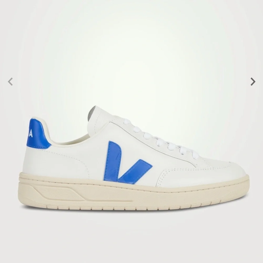 Veja - V-10 Leather Sneakers - Picture 3 of 8